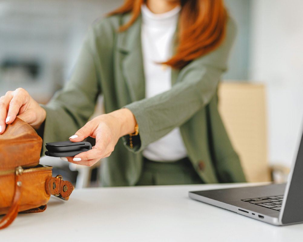 LOGITECH BLOG_MOBI FOLD 1